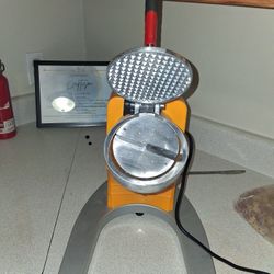 Vevor Nostalgic Ice Crusher. Perfect Condition 