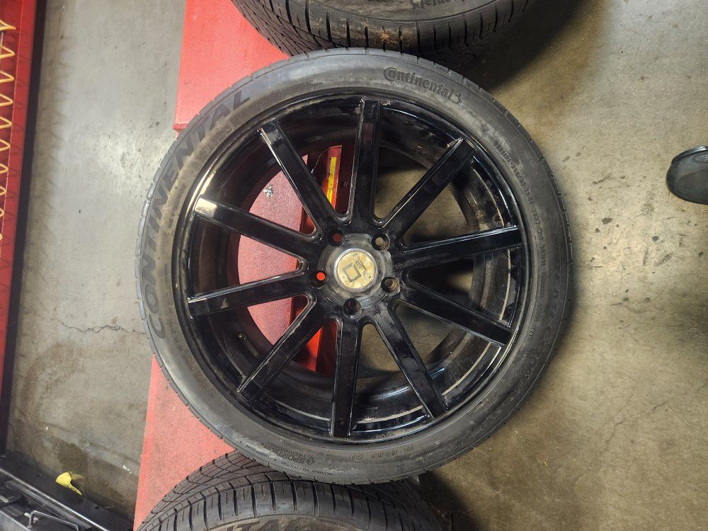 21inch Rims With Continental Tires. Bolt Patter 5x112