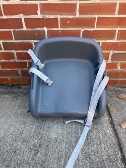 Graco Toddler Booster Seat Gray Portable Dining Chair Booster w/ Straps