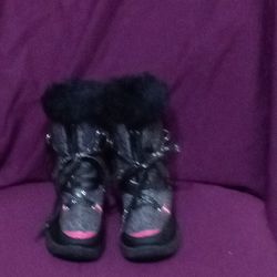 RUGGED BEAR LITTLE GIRL SNOW BOOTS & HOT PINK. ( Size 11 )