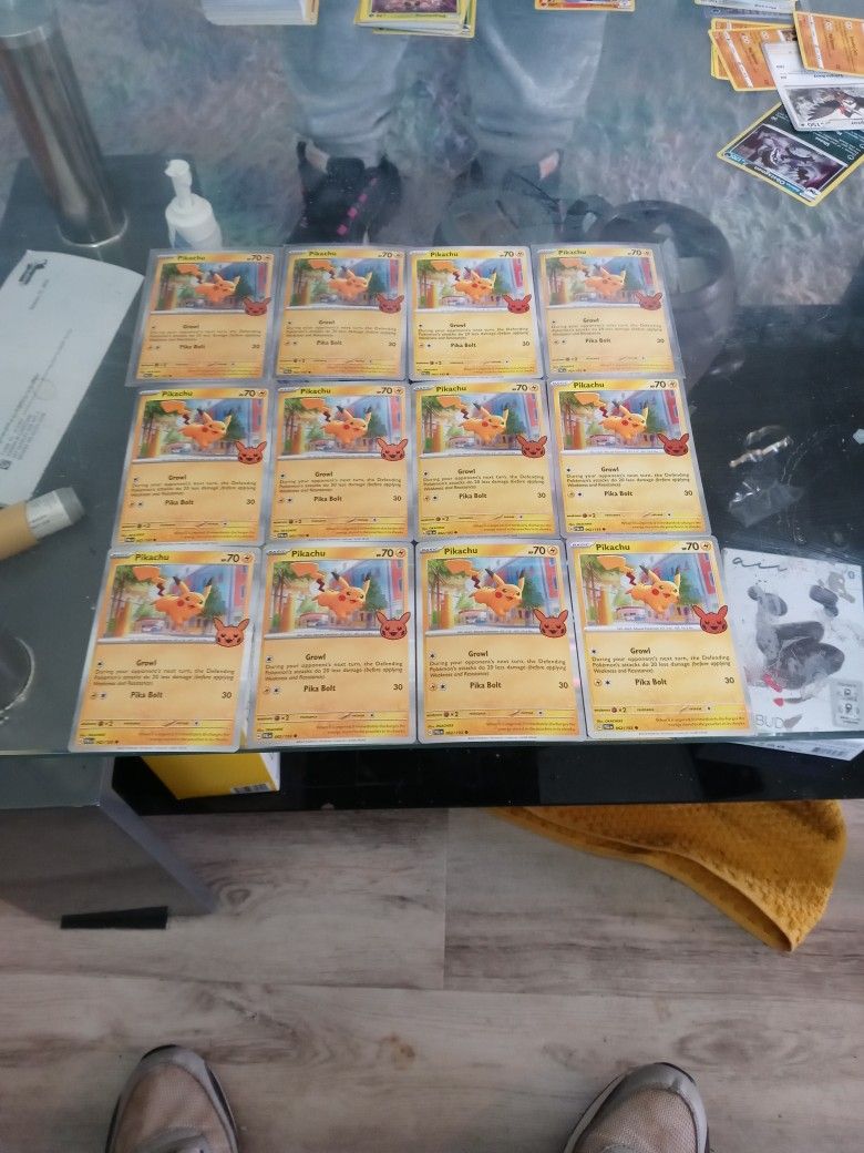 Pokemon 12 Mint 2023 Trick Or Trade Pikachu's 62/193