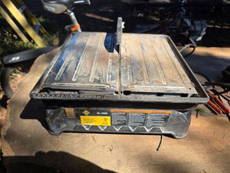 Electric wet tile saw