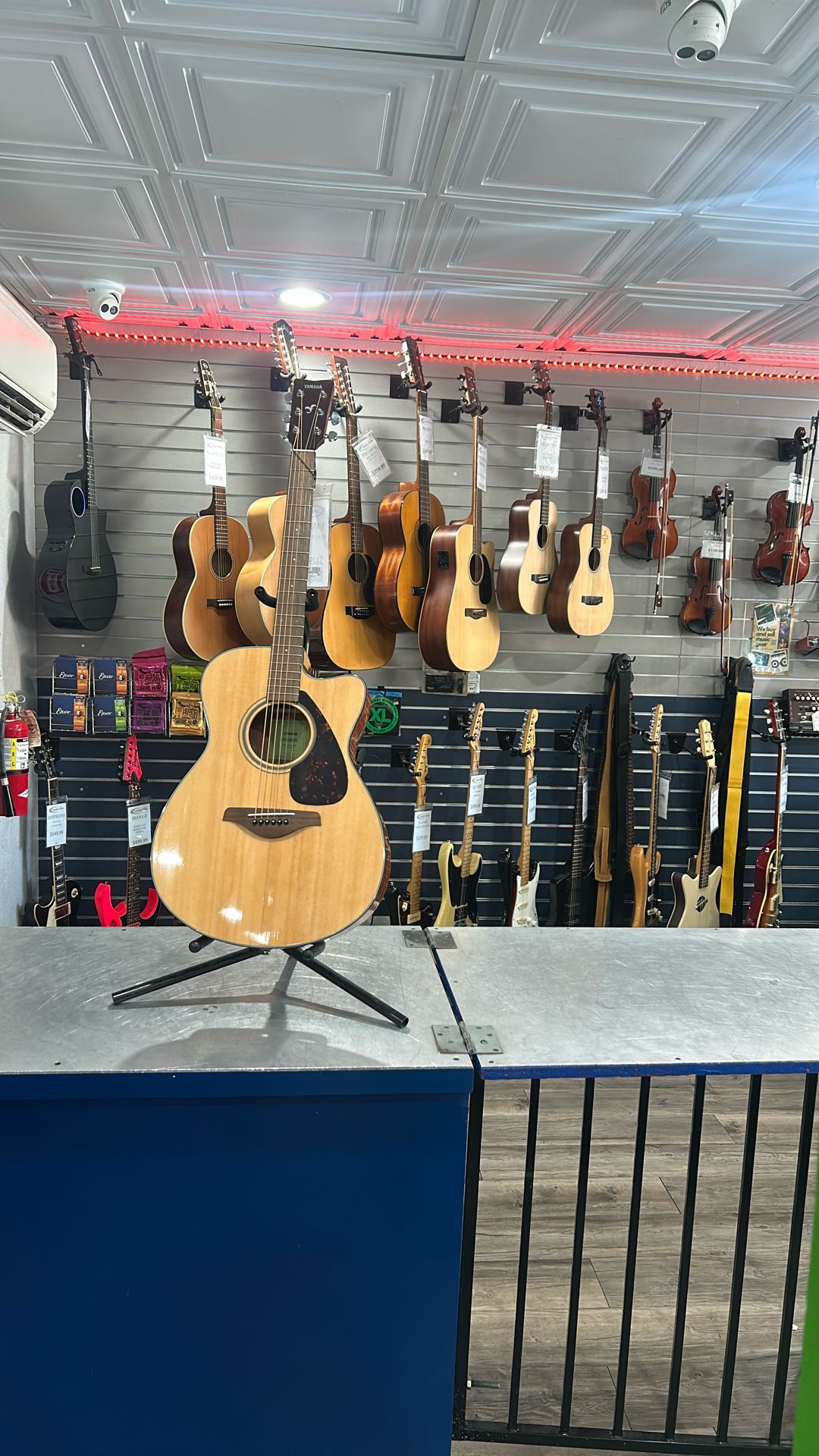 Yamaha Acoustic Guitar