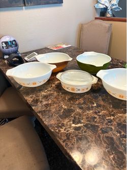 4 big Pyrex bowls vintage and 1 small all for $50