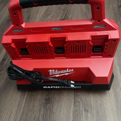 Milwaukee  M18. 6-port Charger 