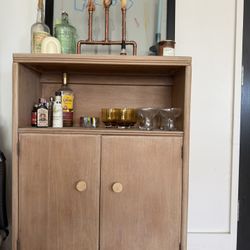 SOLID WOOD BAR W/Wine Rack