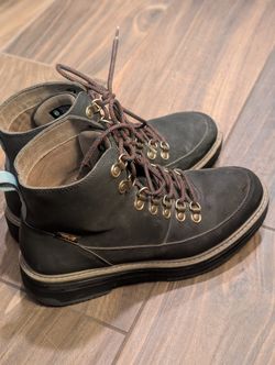 Black Boots Teva Size 9 