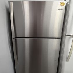 WHIRLPOOL 33” TOP AND BOTTOM REFRIGERATOR 
