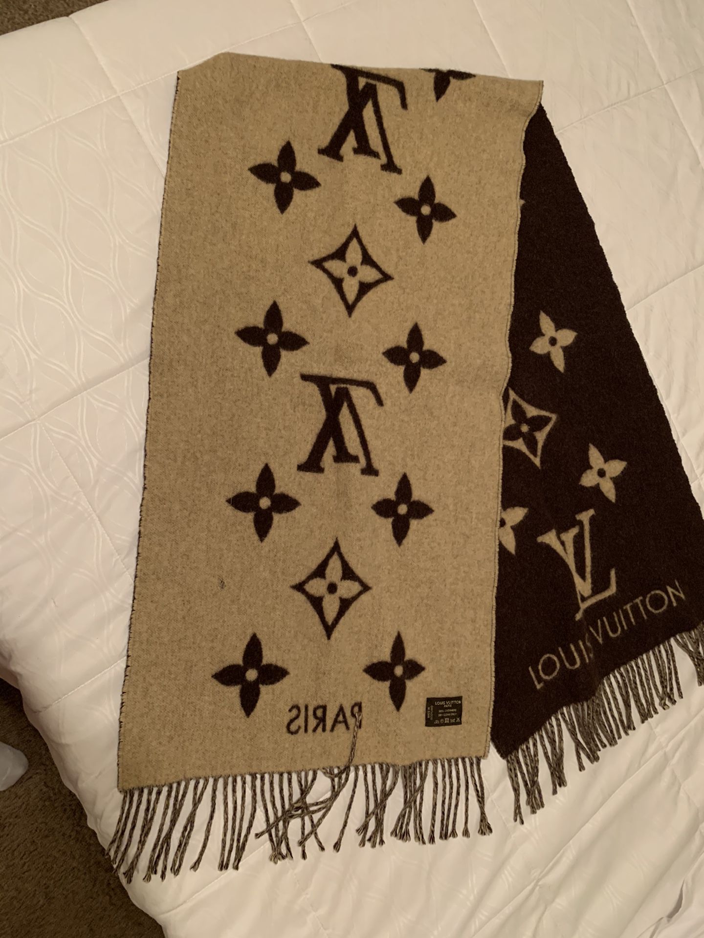 Louis Vuitton -cashmere-monogram-reykjavik-scarf-brown-beige.