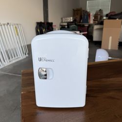 Uber Portable Fridge - white
