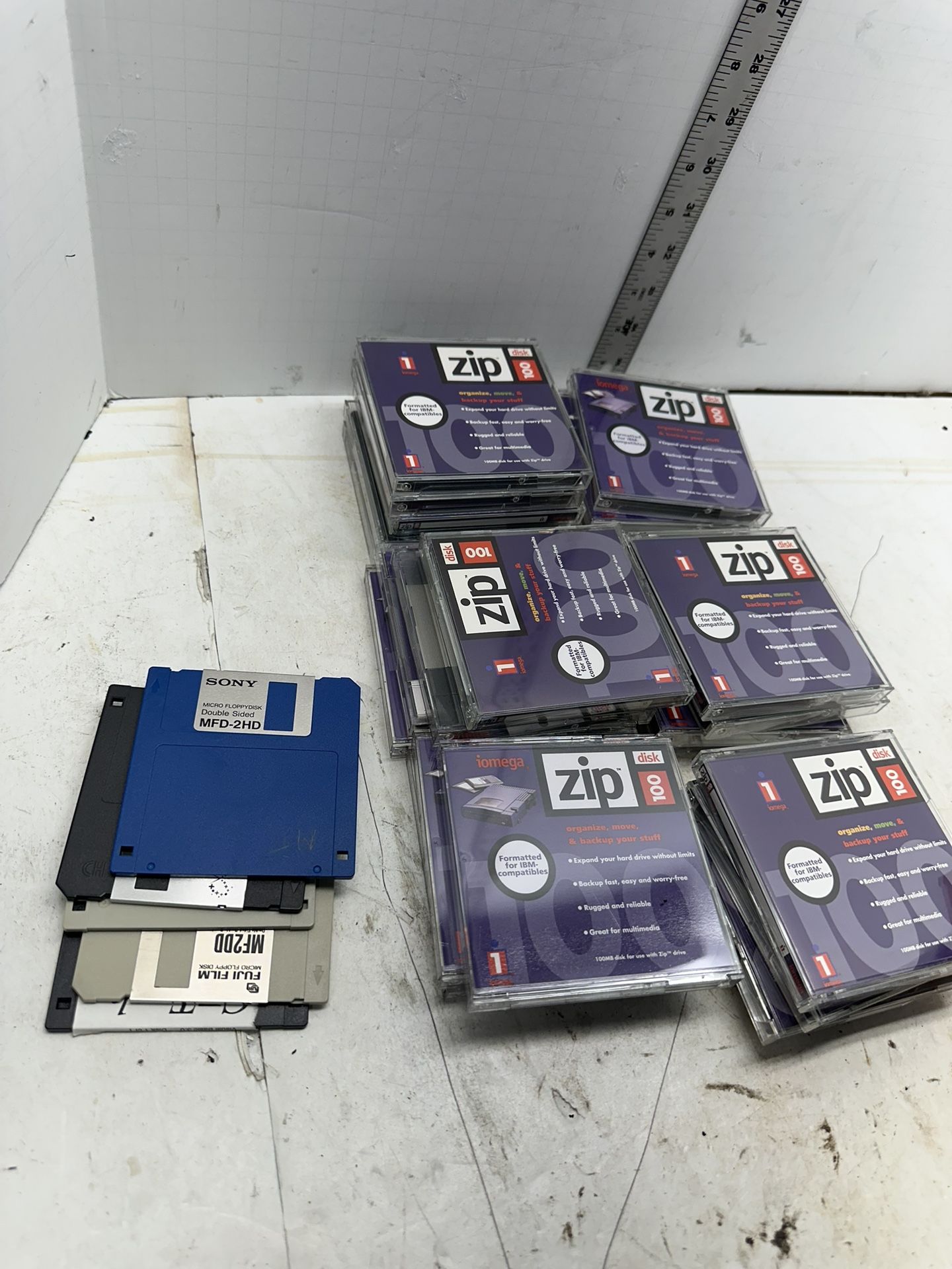 Vintage iOmega Zip Disk 100MB Storage Capacity Mixed Lot of 25 Disks 1994 #09