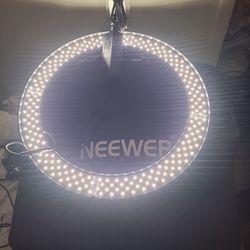 NEEWER 18' RING LIGHT WITH TRIPOD NEW