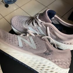 NB WOMAN TENNIS SHOES 