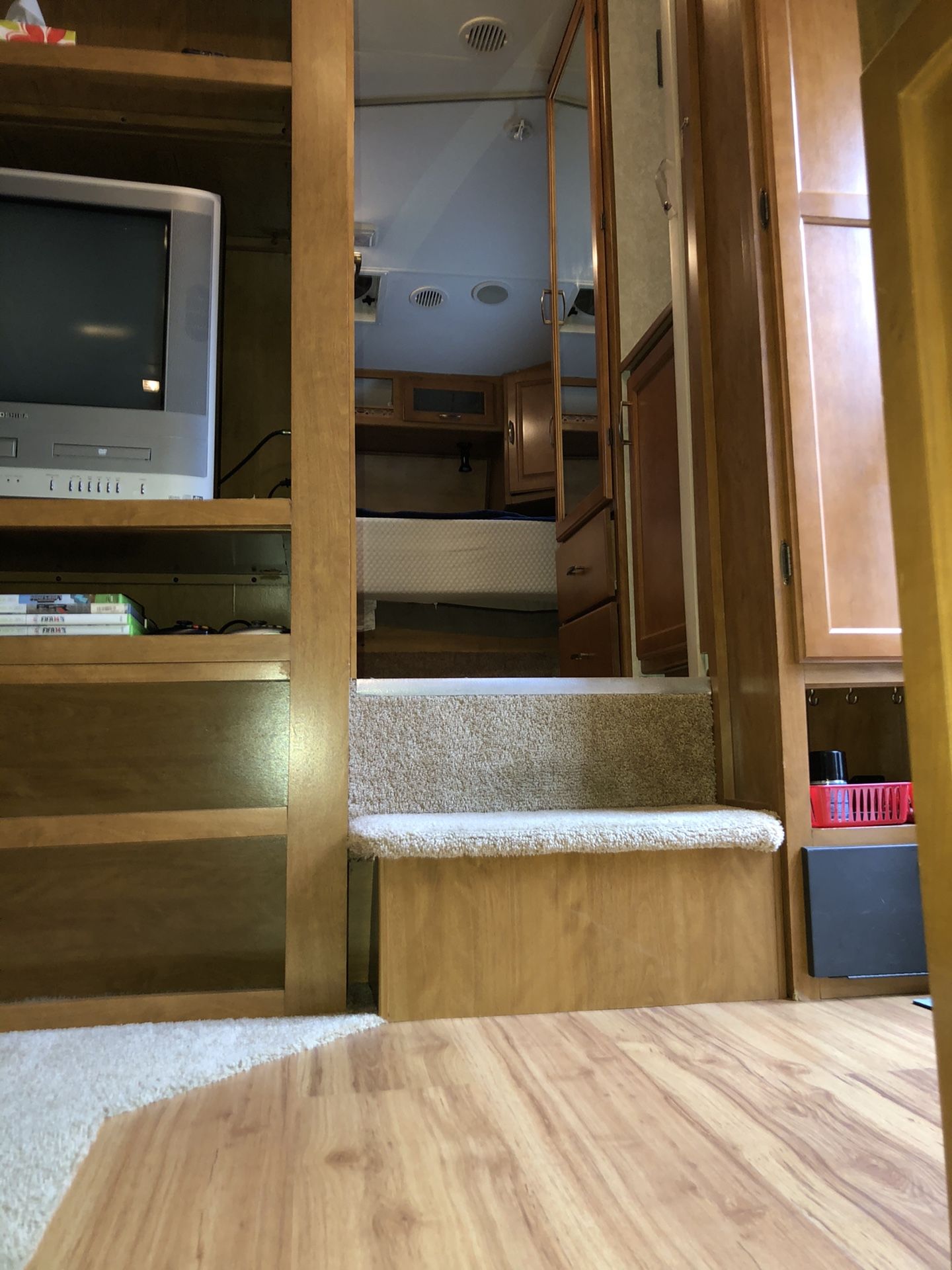 2004 Prowler Regal 5th Wheel Camper for Sale in Rocky Hill, CT - OfferUp