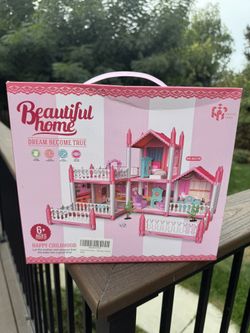 Girl Play House 