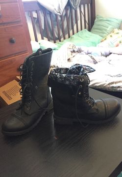 Girls boots size 6