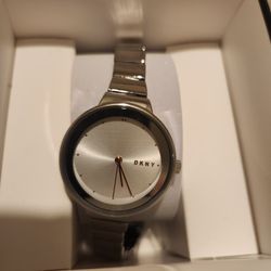 DKNY WOMAN WATCH ⌚️ BRAND NEW SILVER