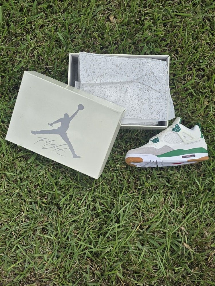 Jordan 4 SB Pine Green