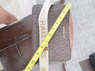 !! Michael kors purse for sale. Like new condition