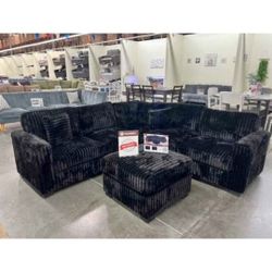 BRAND NEW 4PC SECTIONAL SOFA SET WITH OTTOMAN AND ACCENT PILLOWS $549