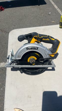 DeWalt saw