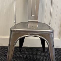 Metal chair with seat back