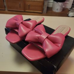 Size 8 Journee Collection Fayre Puffed Pink Bow Slides
