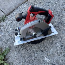 Milwaukee M18 18V Lithium-Ion Cordless 6-1/2 in. Circular Saw (Tool-Only