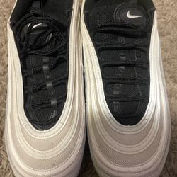 air maxes size 10 mens 60$