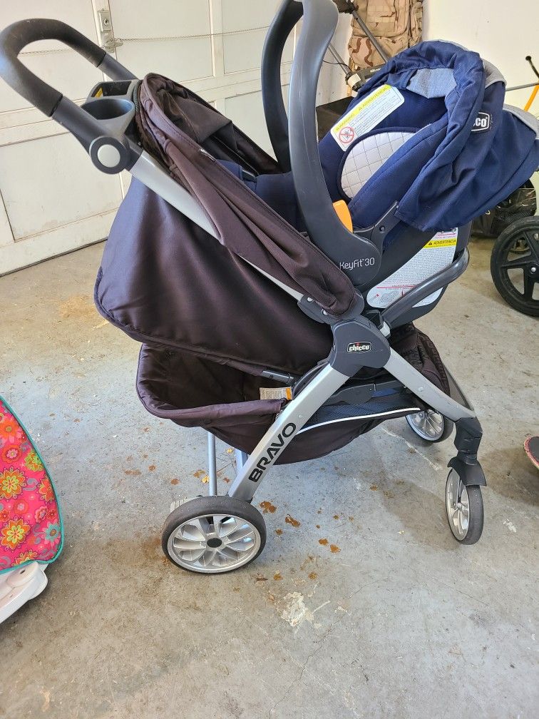 Chicco Keyfit 30 Infant Car Seat and BRAVO Stroller for Sale in Buckley, WA OfferUp