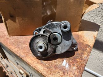 Belt tensioner mercedes r350