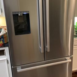 Bosch Refrigerator - Like new!