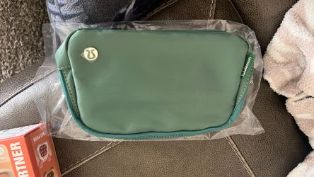 Lululemon Everywhere Belt Bag