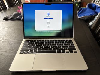 2025 MacBook Air 13” M4 – 16GB / 512GB – Excellent Condition + Case