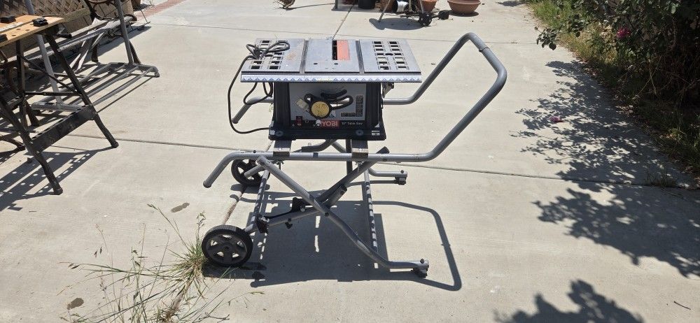 Table Saw With Stand