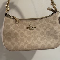 Teri Shoulder Bag In Signature Canvas