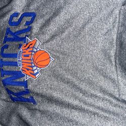 NY KNICKS SWEATSHIRT/HOODIE