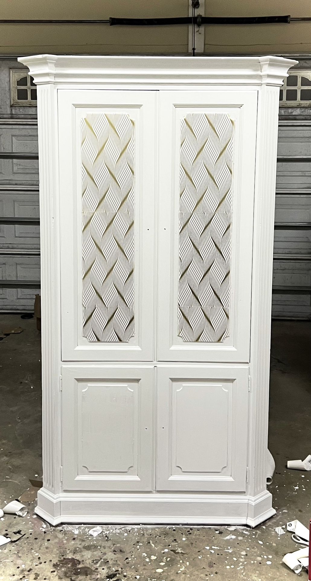 Elegant White Wooden Cabinet 