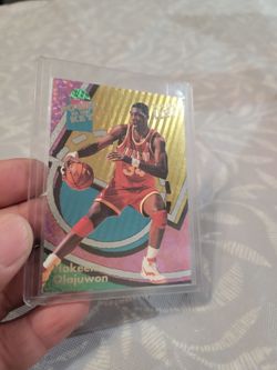 Hakeem olajuwon fleer ultra power in the key basketball card