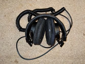 Sony MDR-7506 Professional Studio Monitor Headphones