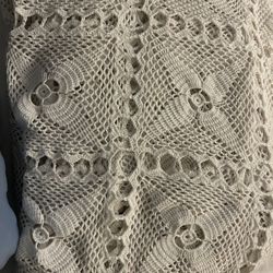 Hand crocheted, beautiful bed, cover king size