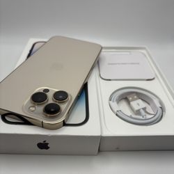 Gold iPhone 13 Pro Max 256gb unlocked for any carrier battery health 90%🥰 iPhone is in brand new condition. Everything works perfectly. ++++++Spanish