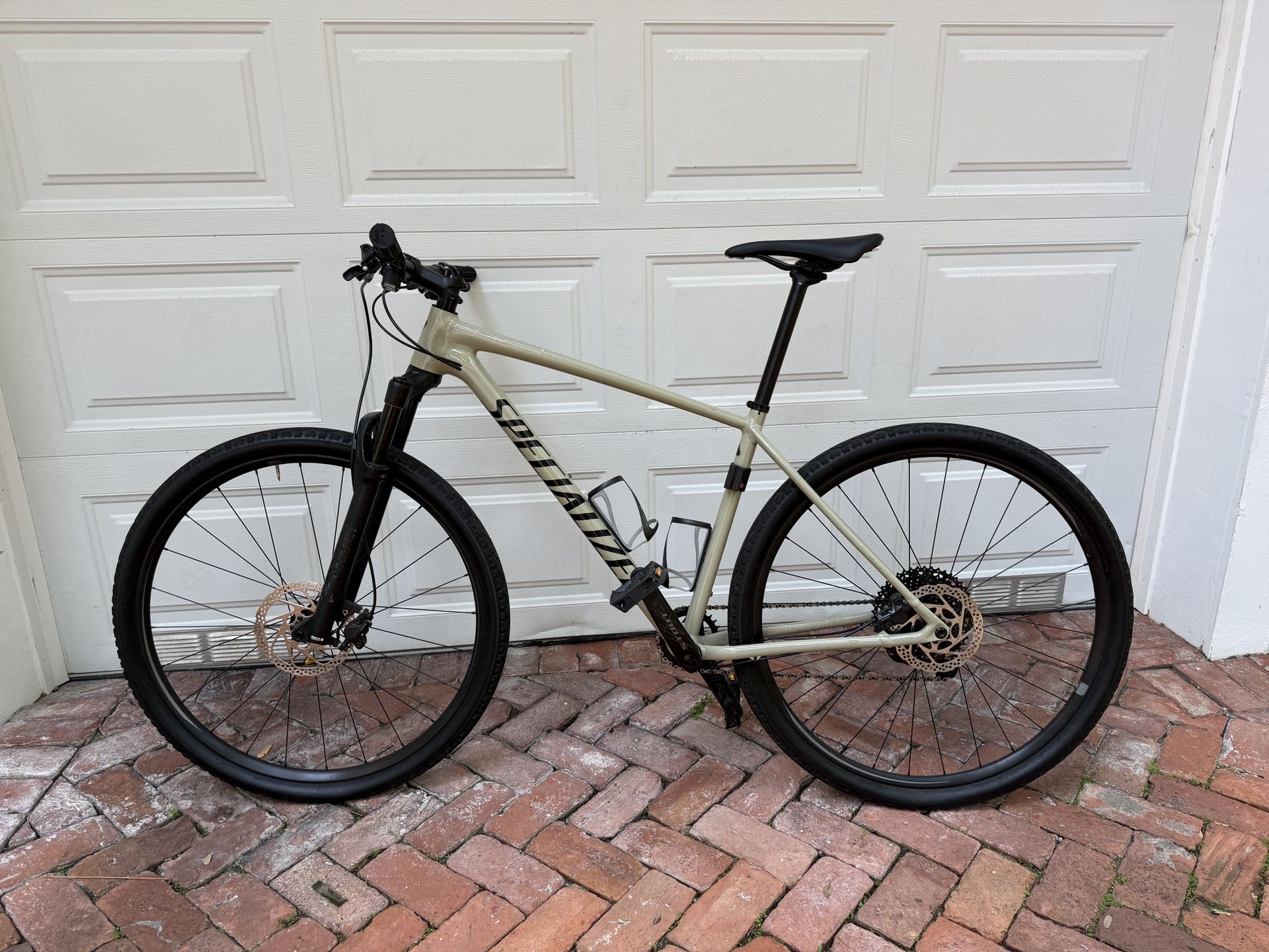 BIKE- SPECIALIZED CHISEL MOUNTAIN BIKE