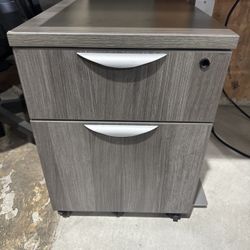 Laminated Pedestal