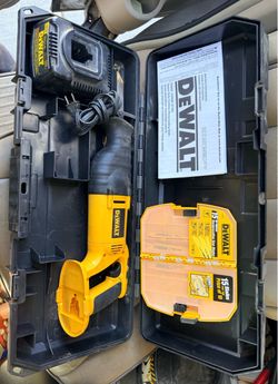 DeWalt Cordless Reciprocating Saw Kit + 10 New Blades