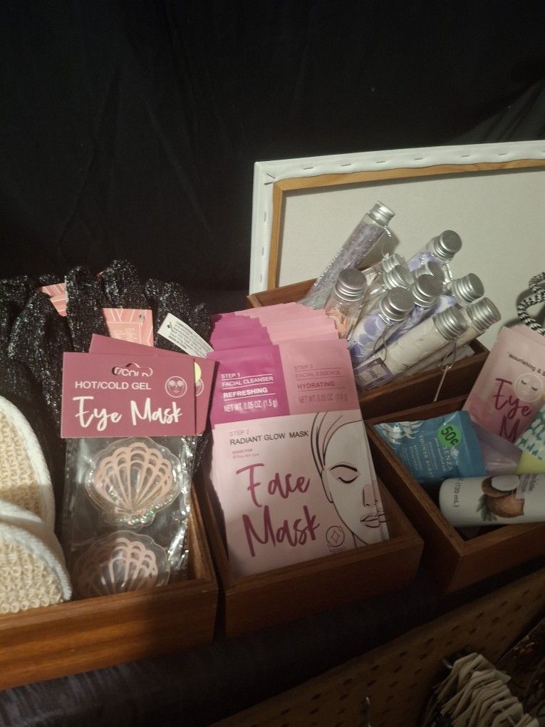 Mask, Scrubs, Razors, Soap Flakes
