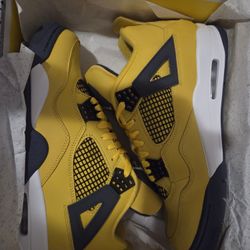 Jordan 4 Retro Lightning Size 10