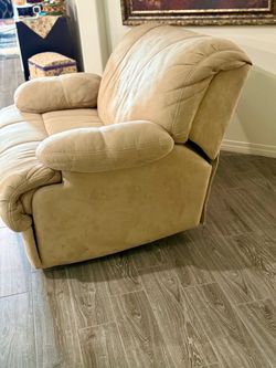 ✨ Cozy Beige Recliner — Clean, Comfy, & Ready to Relax! ✨