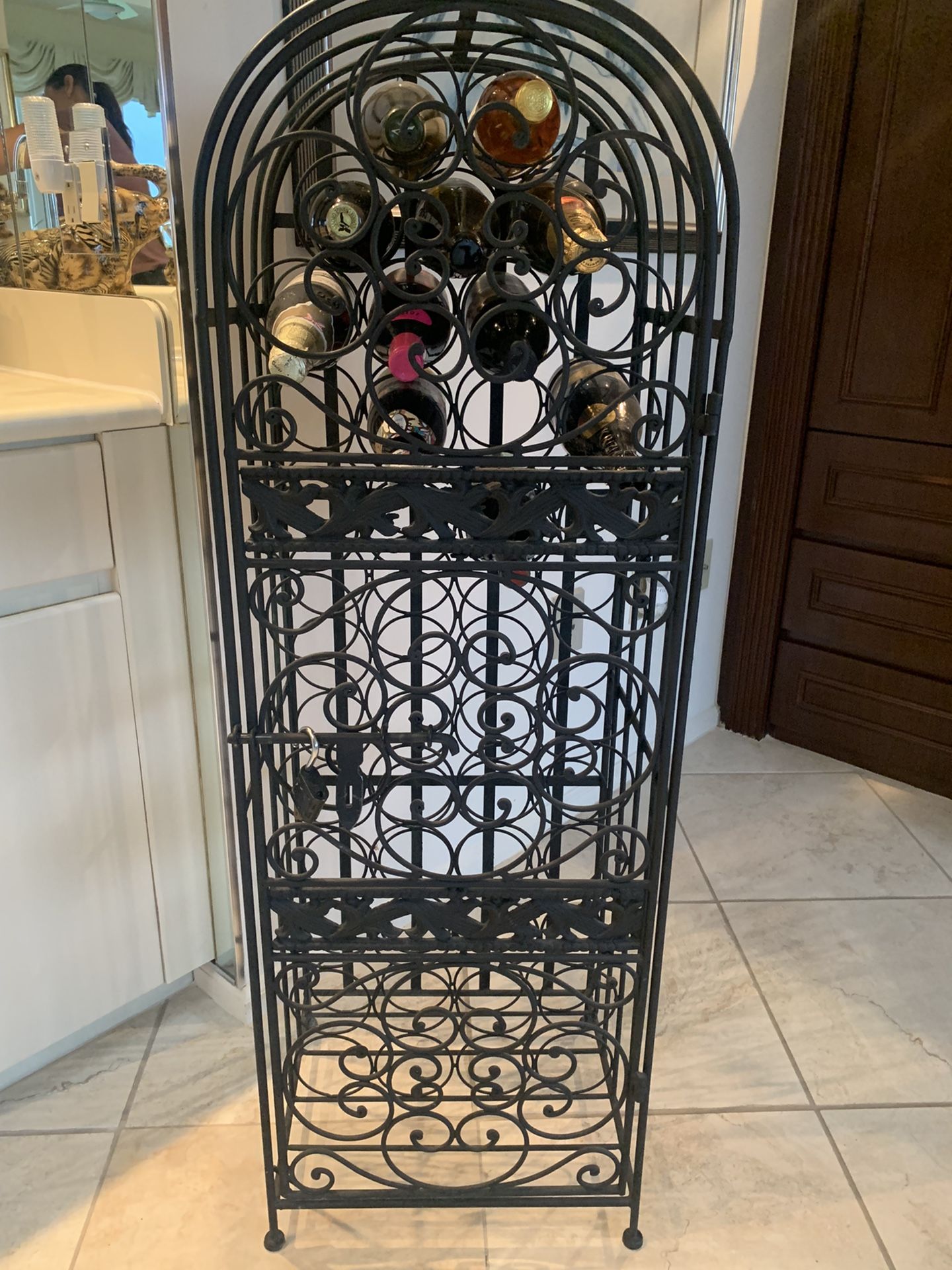 Floor wine bottle rack 