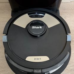 Shark Matrix Plus 2-in-1 Robot Vacuum and Mop